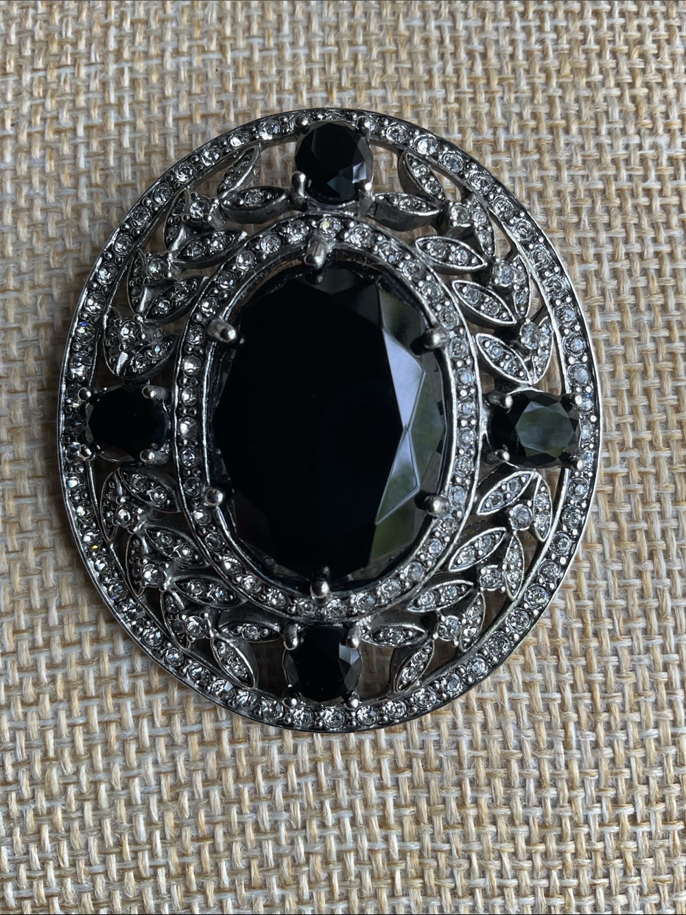 MMA CN CINER Collection Brooch - Picture 7 of 7